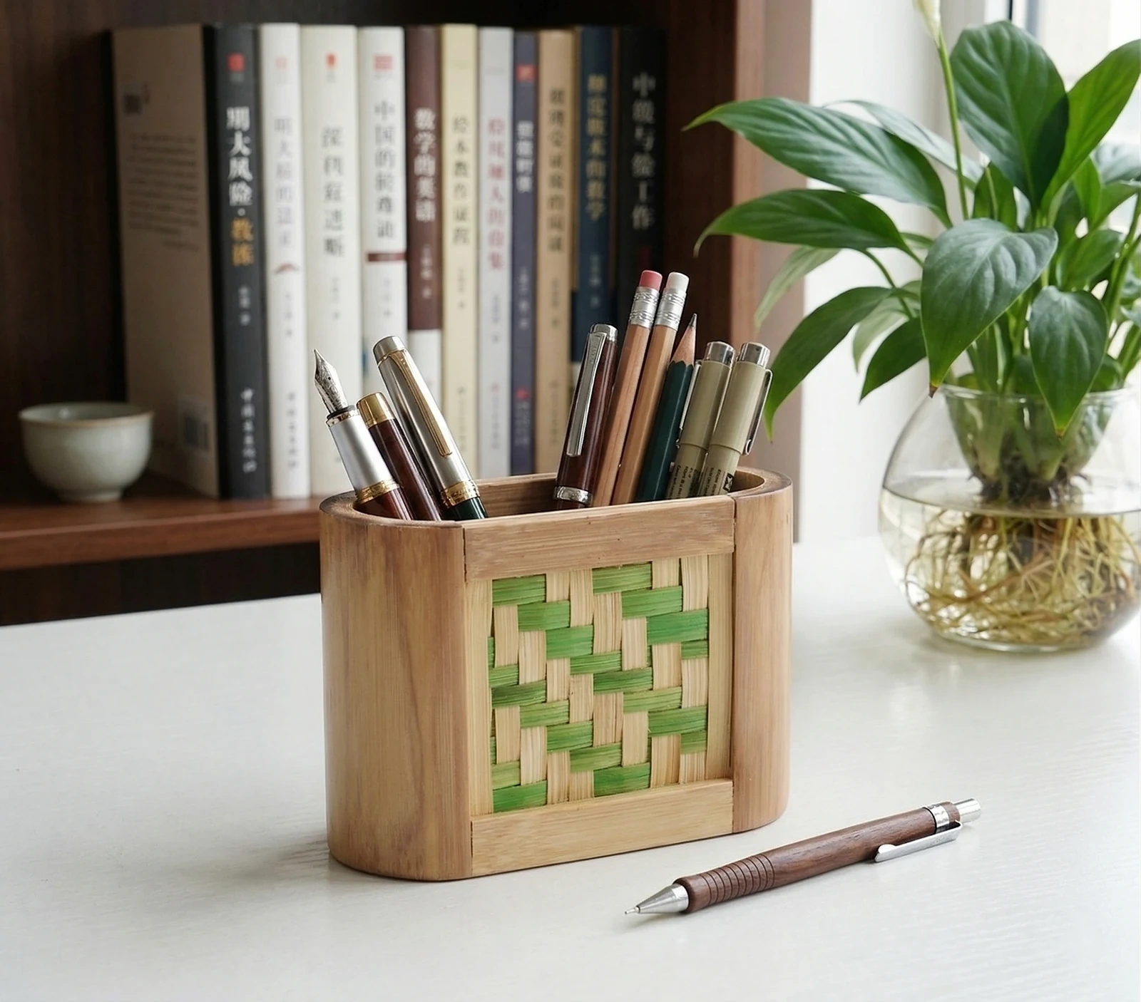 M-U Pen Stand